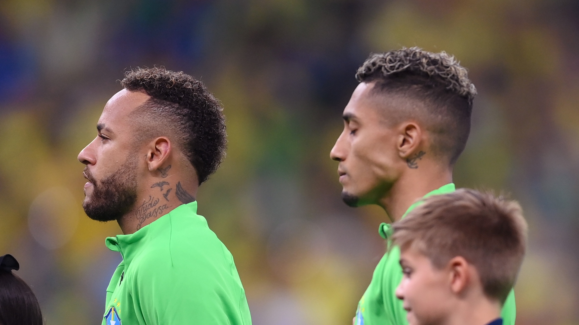 Atacante da Seleção Brasileira compra briga na internet para defender Neymar Jr.
