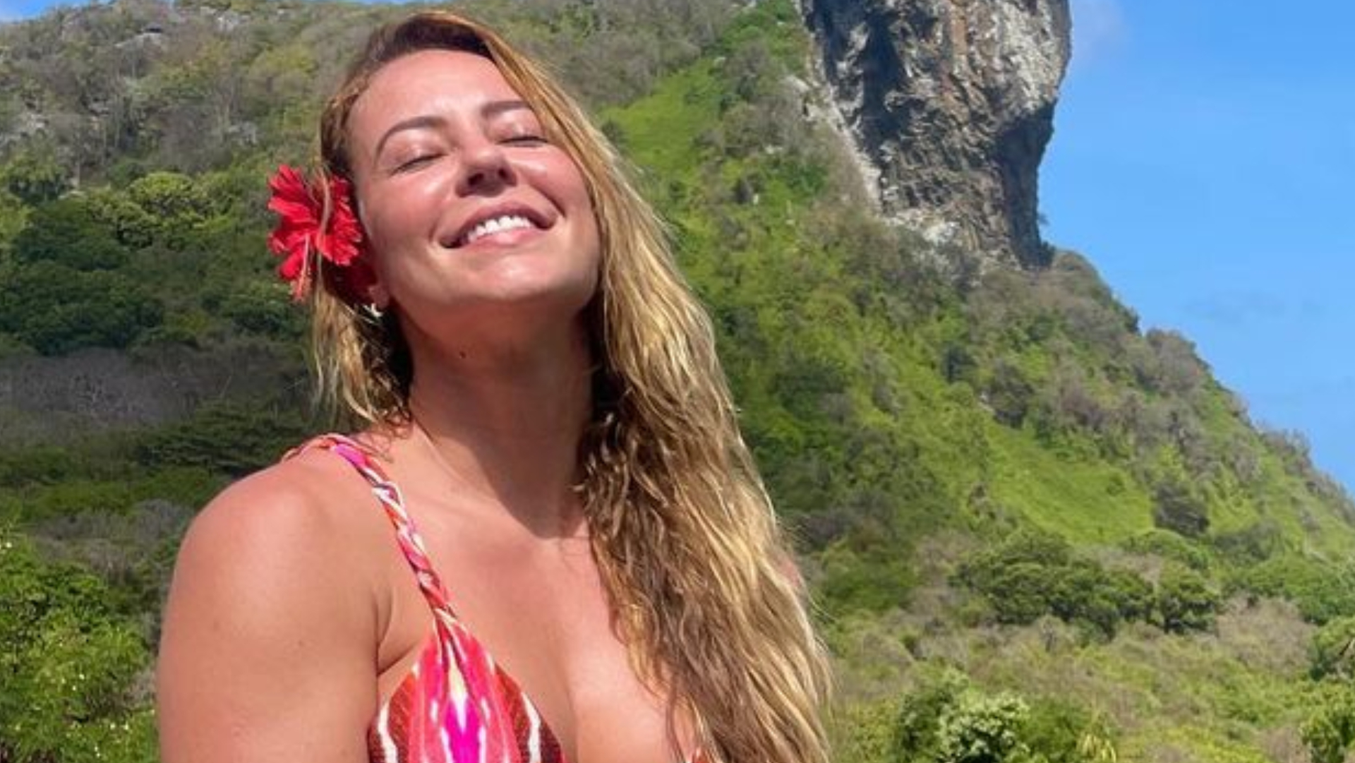 De biquíni, Paolla Oliveira exibe corpaço absurdo e impressiona com pernão: ”Incrível”