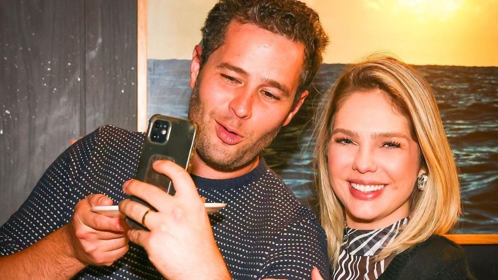 Após separação, Pedro Leonardo assiste jogo com a esposa: “minha mulher”