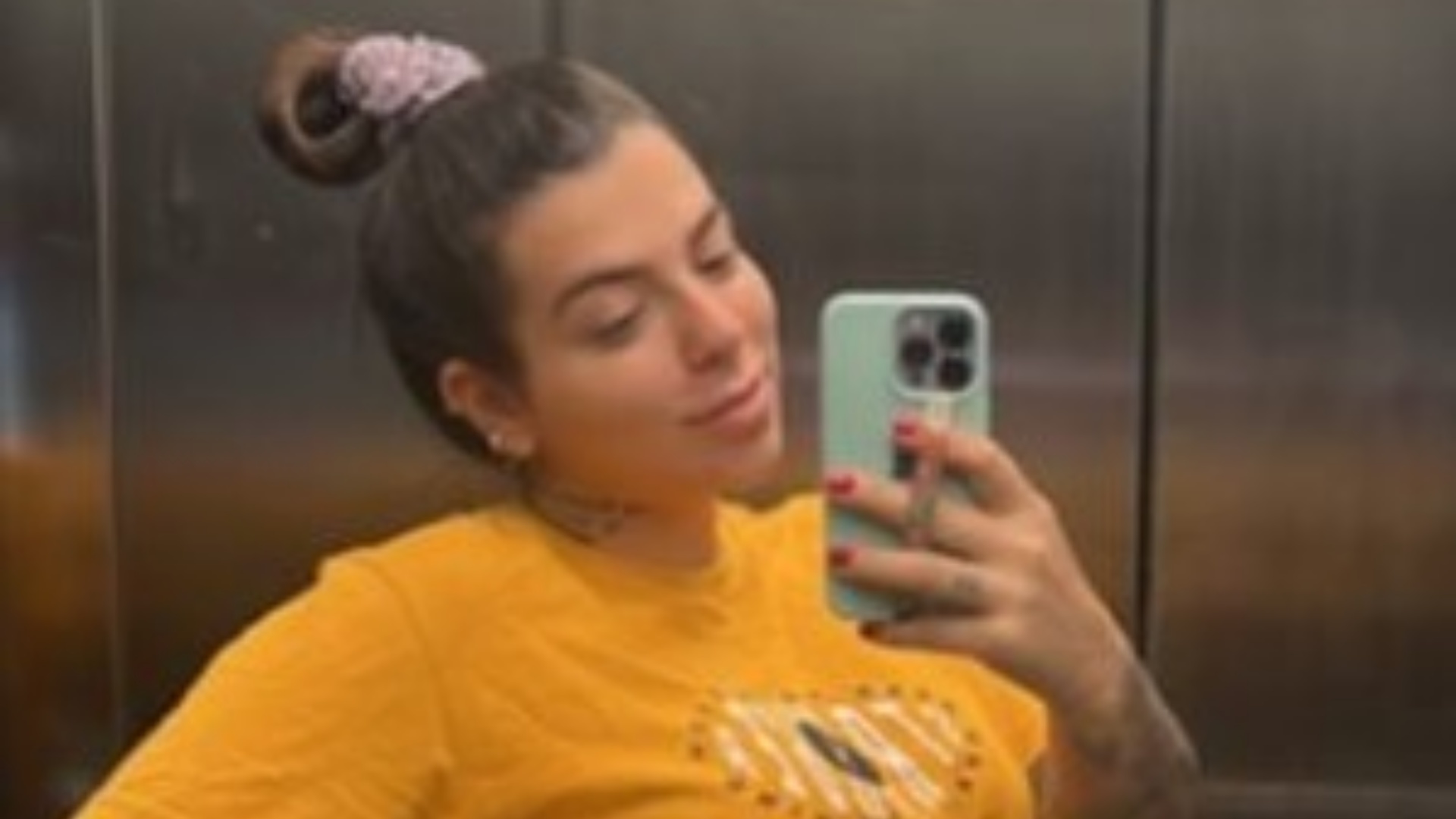 Petra Mattar encanta ao mostrar o barrigão de grávida