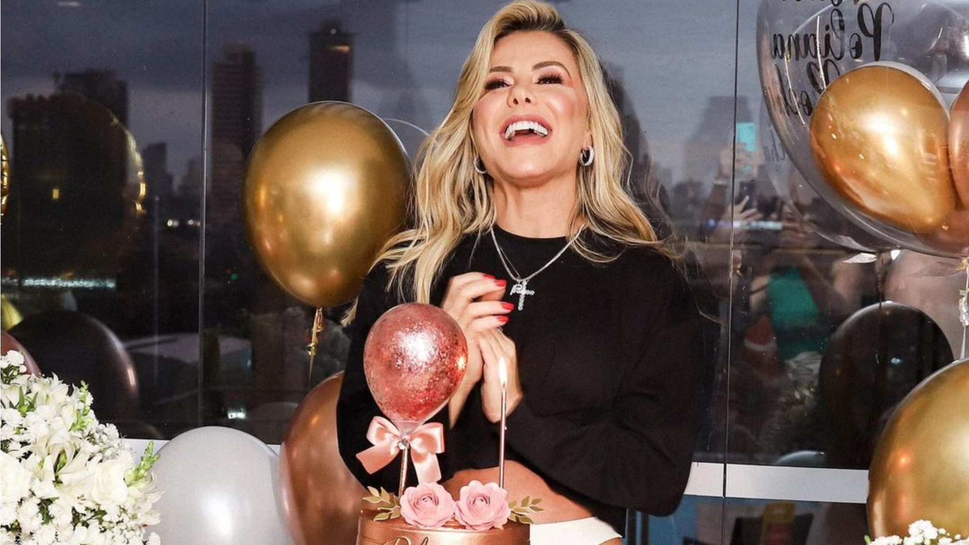 Poliana Rocha ganha festa surpresa de aniversário antecipada: ”Maravilhosa”