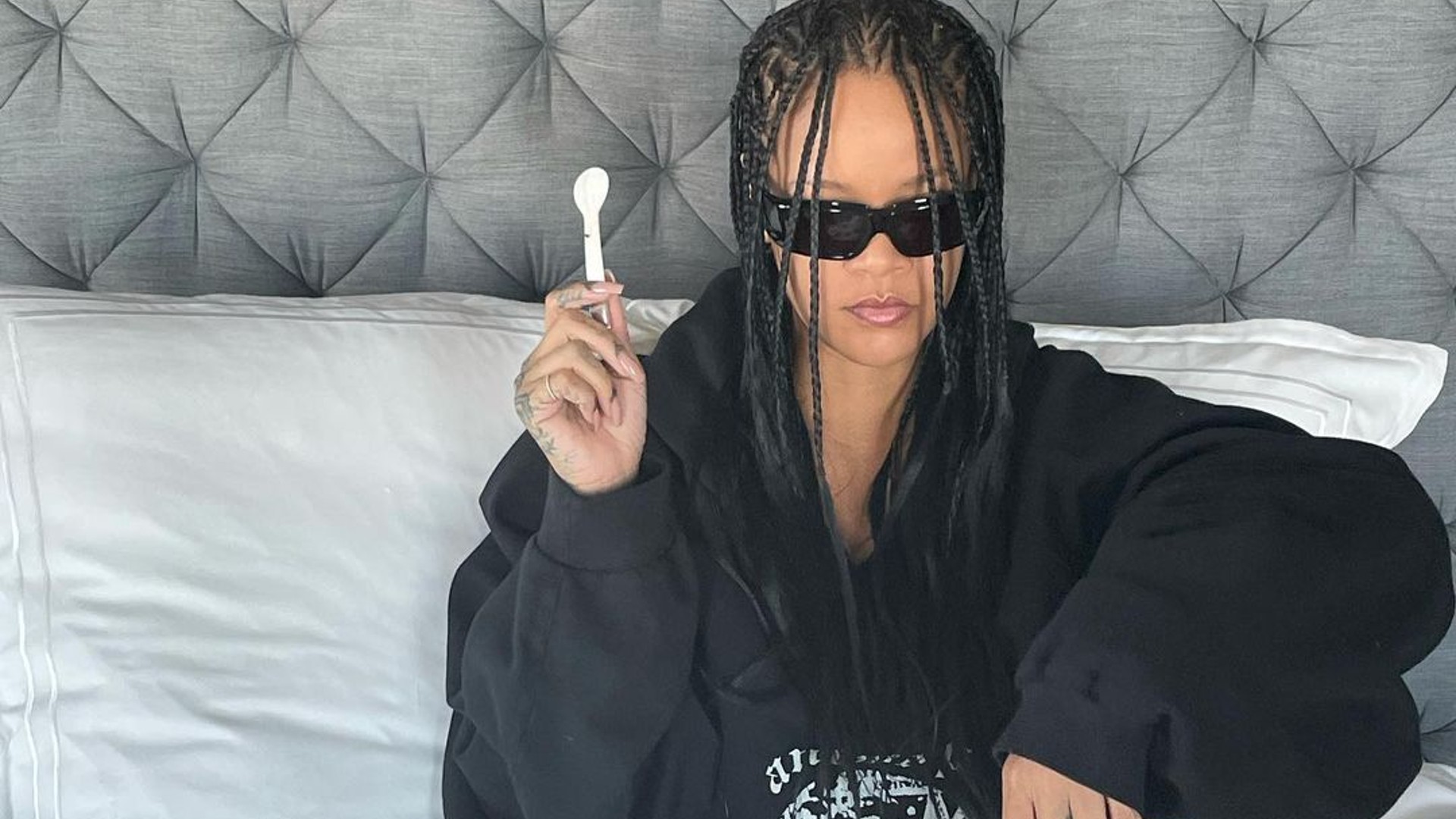 Rihanna aparece deformada em anúncio e vira piada na web