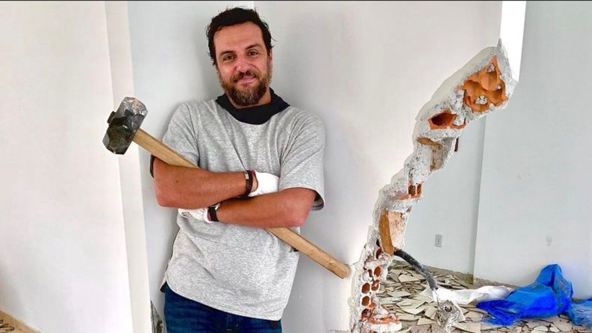 Em dia de TBT, Rodrigo Lombardi mostra antes e depois de reforma em sua cozinha