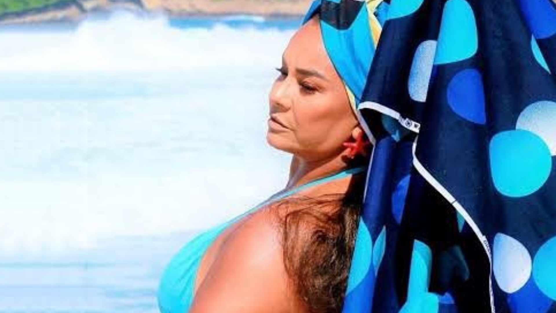 Aos 65 anos, Solange Couto ostenta bumbum perfeito em clique de biquíni: “Que espetáculo”