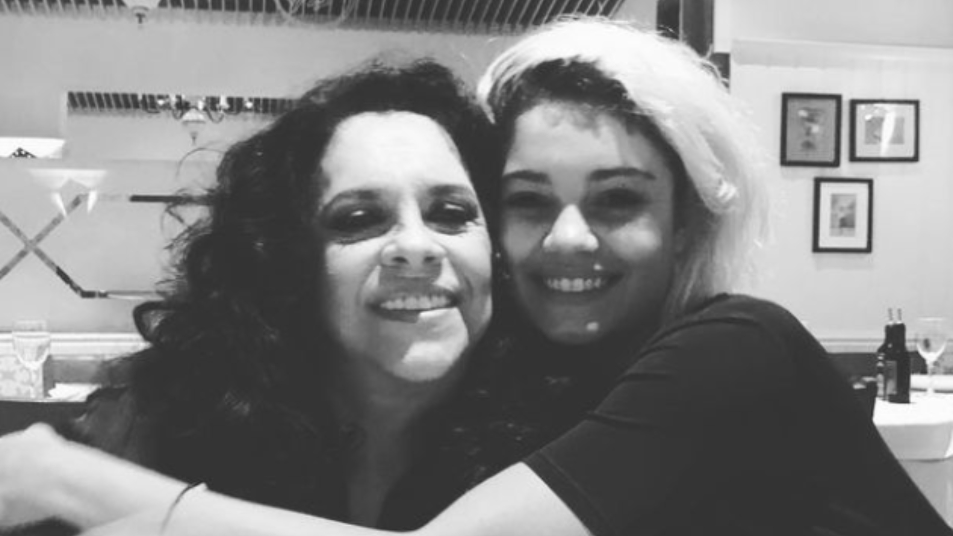 Sophie Charlotte, que viverá Gal Costa no cinema, presta linda homenagem à cantora
