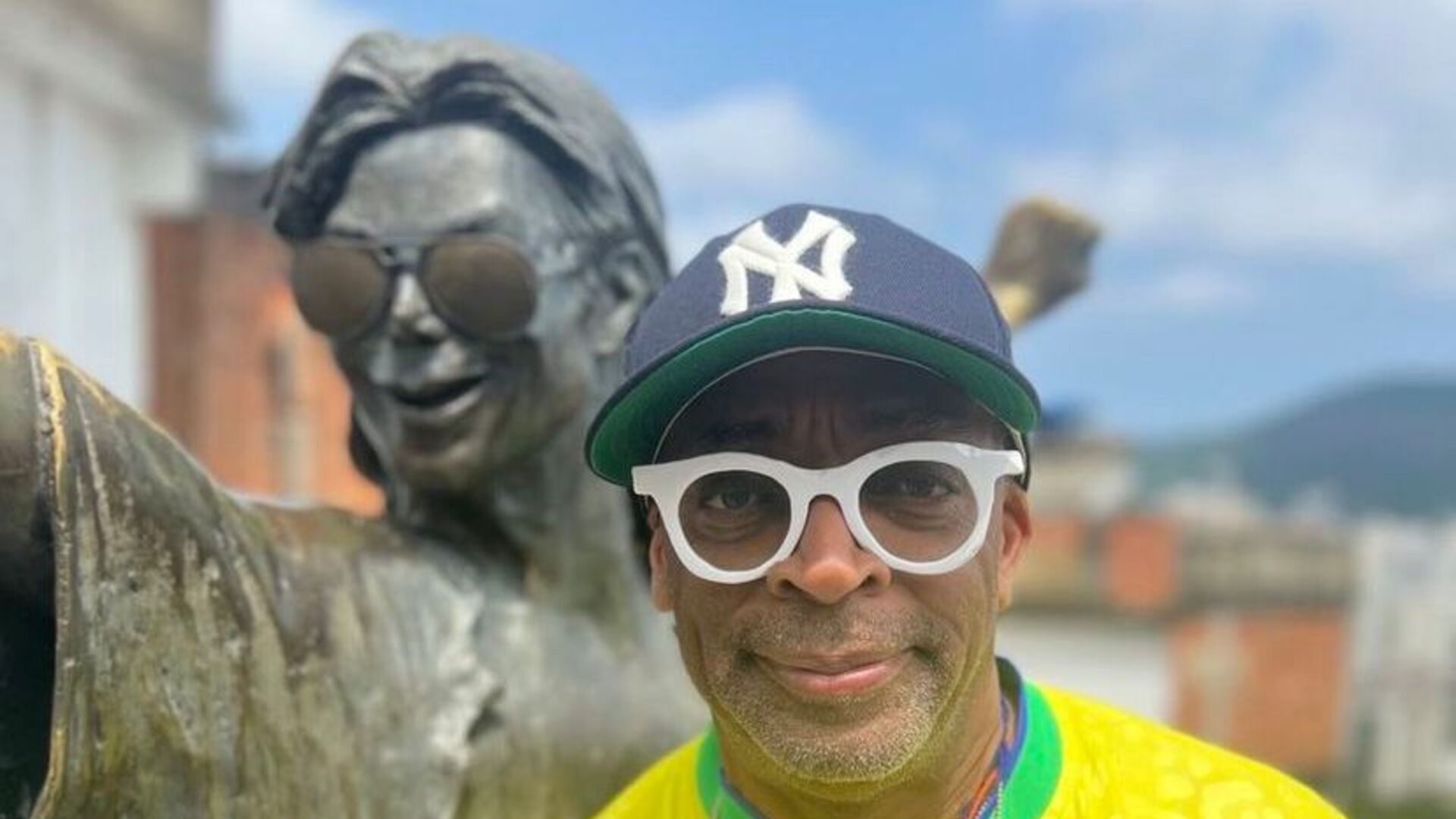 De passagem pelo Brasil, Spike Lee visita local que gravou clipe de Michael Jackson