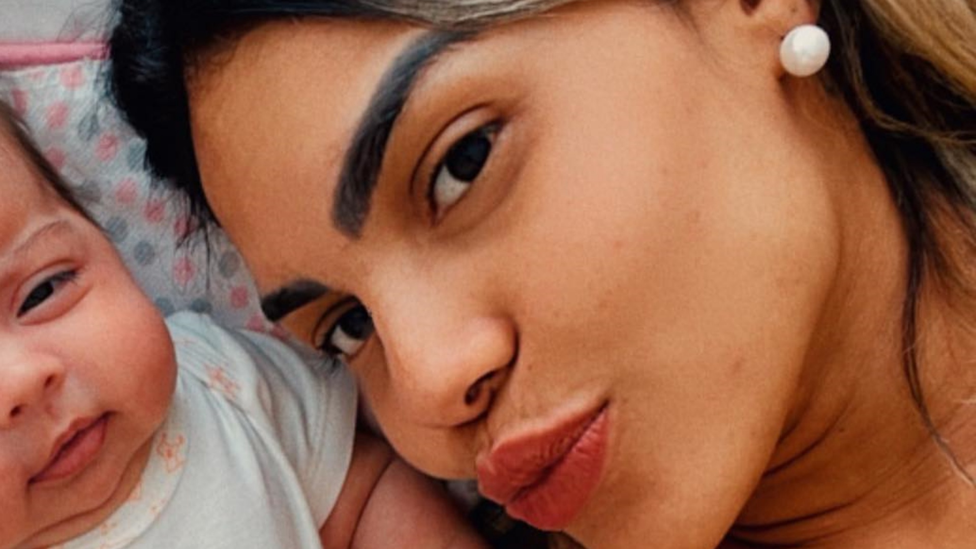 Tays Reis posta cliques encantadores com a filha, Pietra: “Tantos momentos”