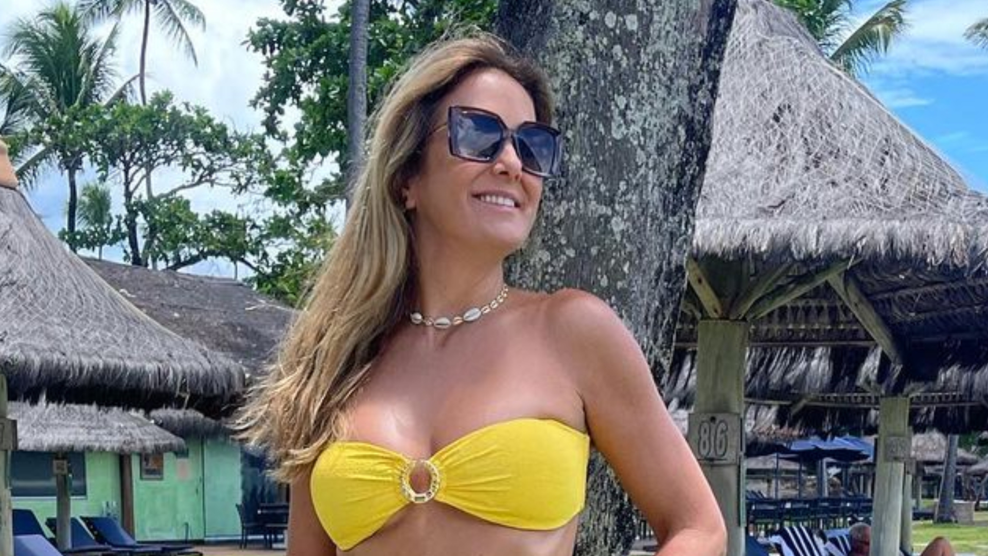 De biquíni sem alça, Ticiane Pinheiro choca ao revelar corpaço sequinho: ”Que gata”