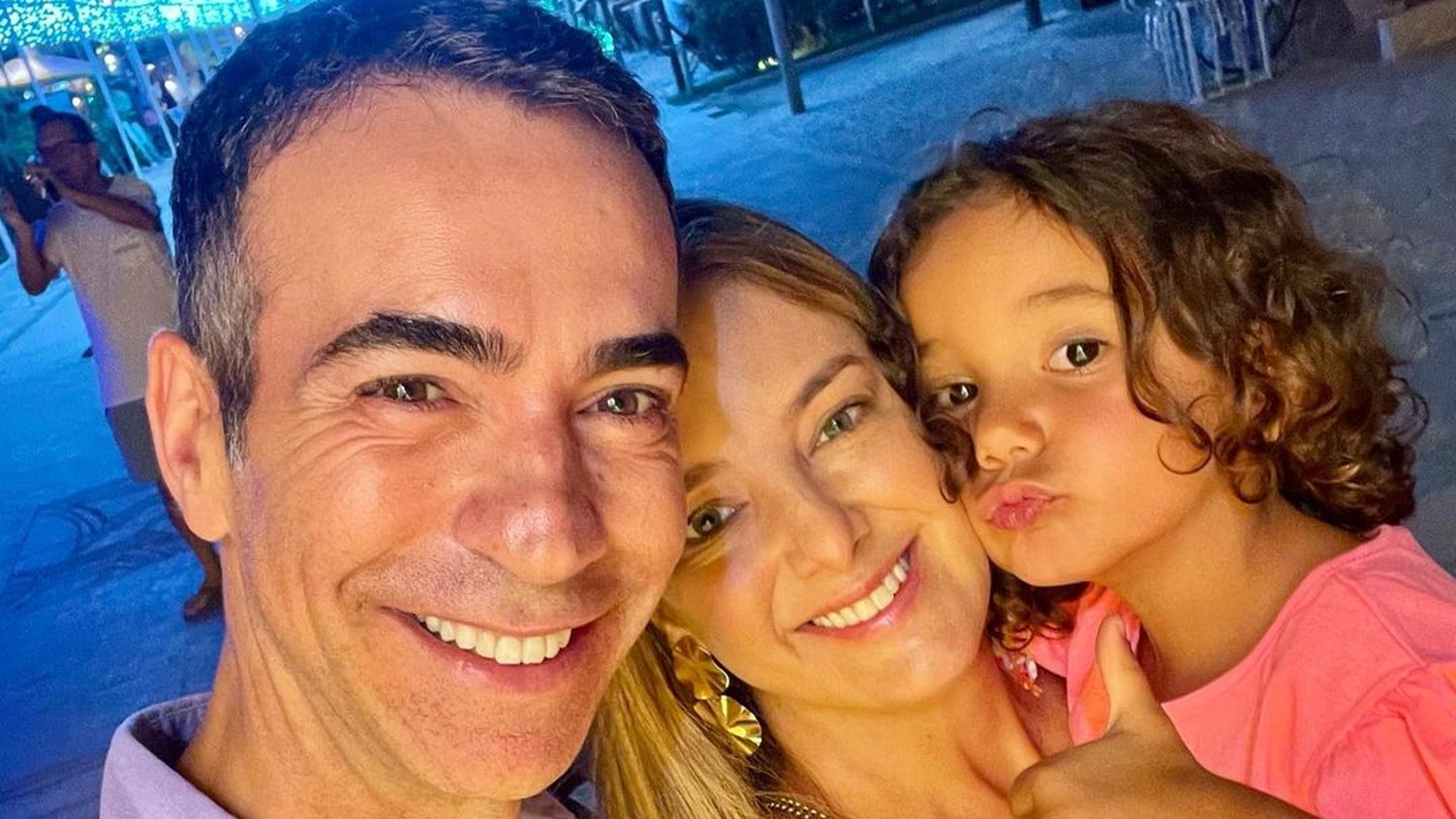 Ticiane Pinheiro e Cesar Tralli abrem álbum de fotos de viagem à Bahia