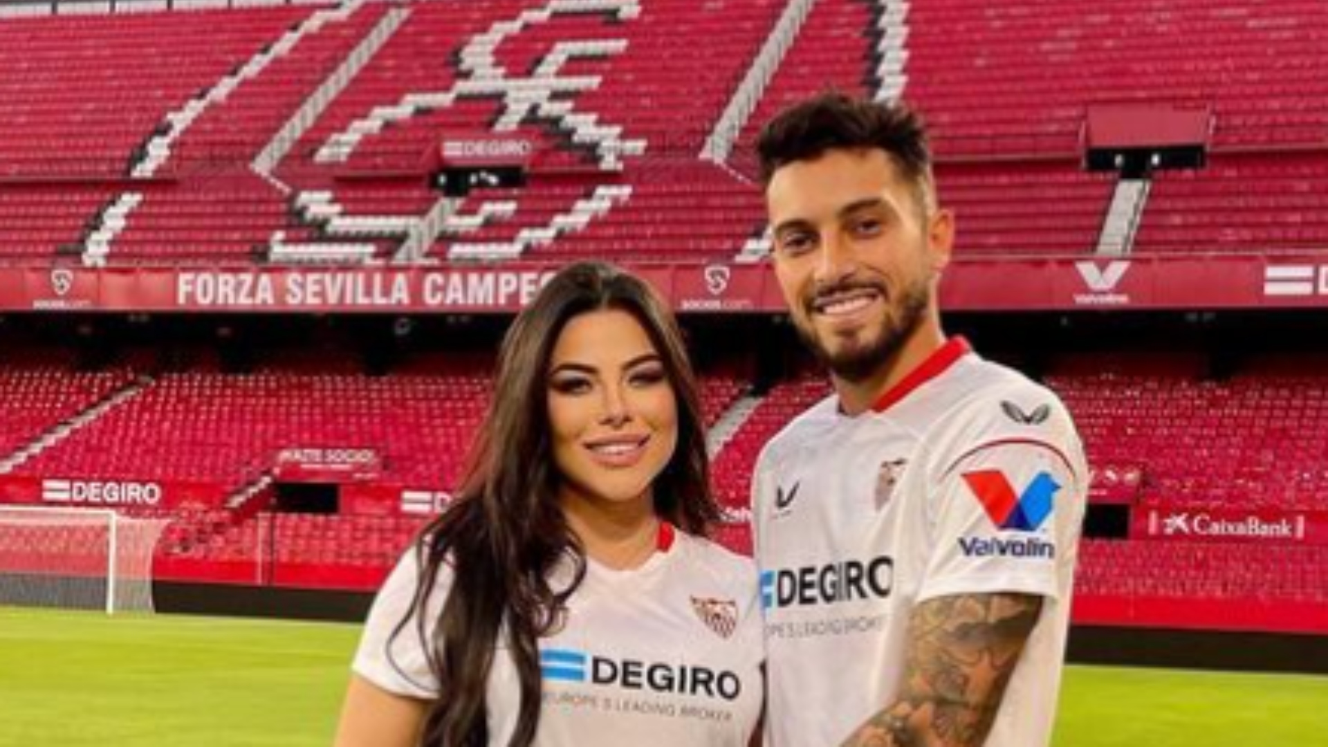 Mulher de Alex Telles, da Seleção Brasileira, mostra detalhes de quarto da filha com jogador
