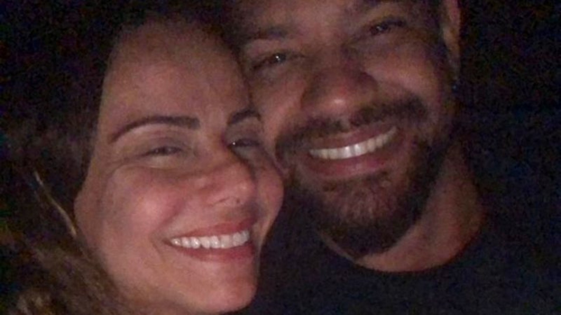Viviane Araújo comemora três anos de casamento e derrete a web: “Me faz feliz todo dia”