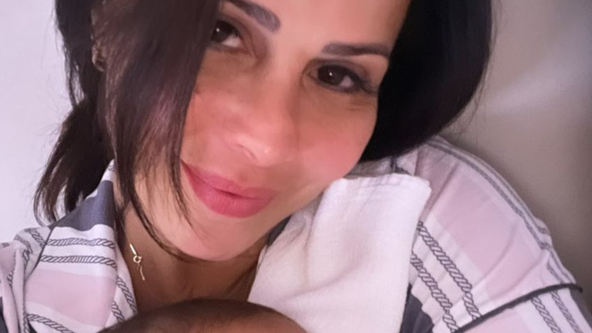 Viviane Araújo faz selfie de momento fofo com o filho e encanta: ”Muito lindo”