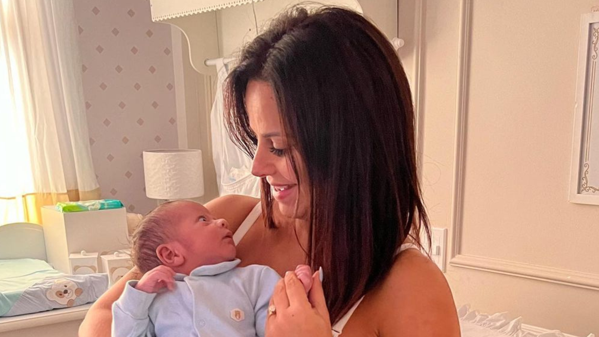 Viviane Araújo encanta seguidores com ‘Boa Tarde’ especial do filho
