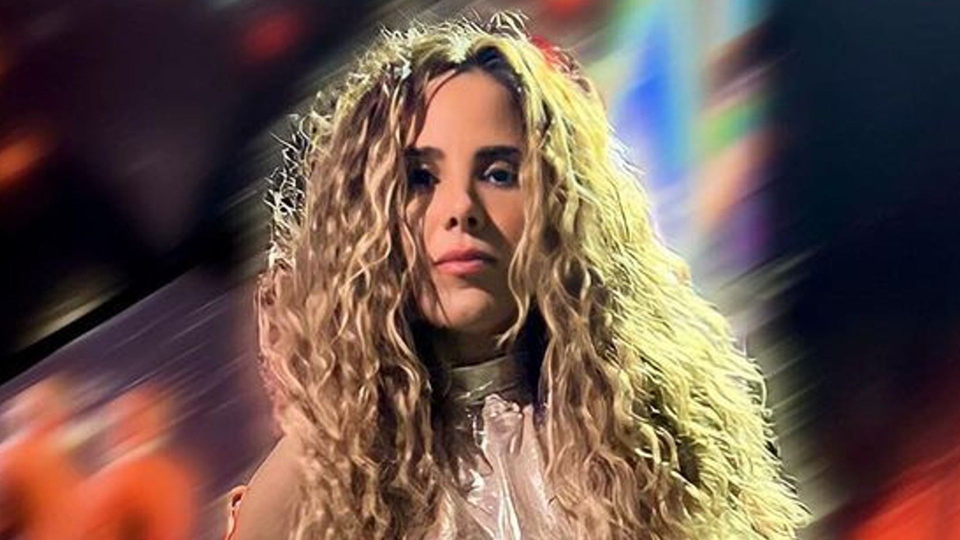 Wanessa Camargo arrasa com look prateado em show de Ivete Sangalo