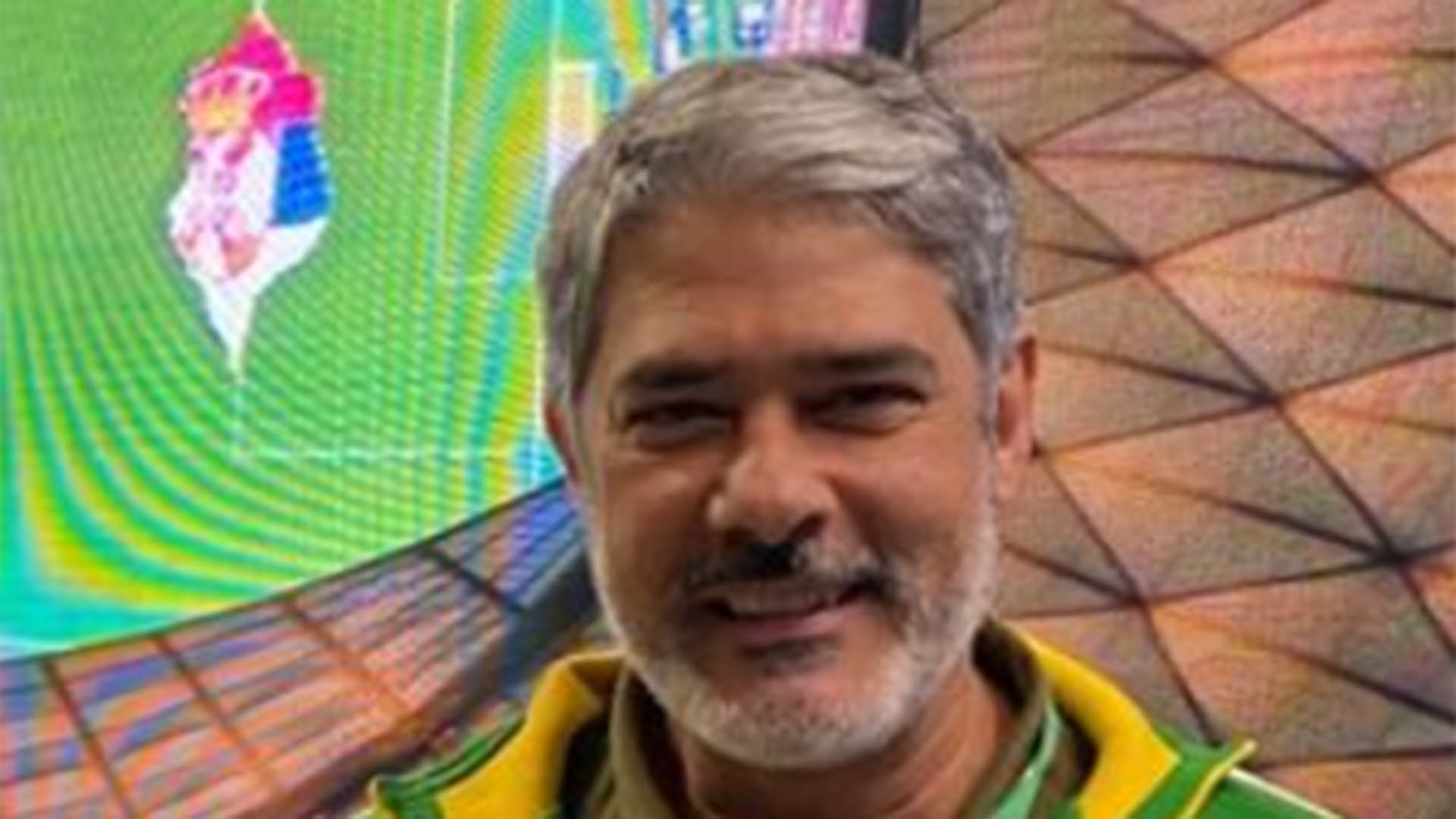 William Bonner usa look descontraído para torcer pela seleção no estúdio do Jornal Nacional