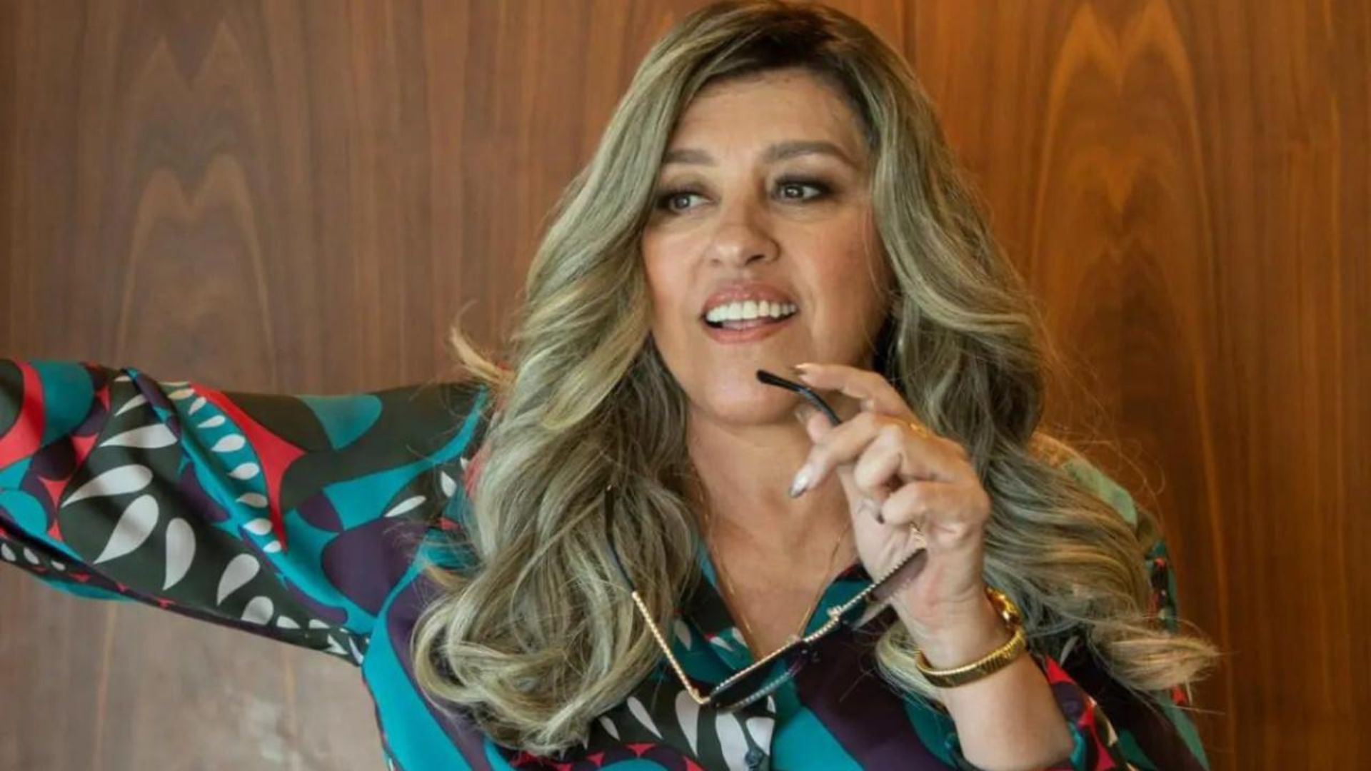 Regina Casé dá detalhes sobre sua personagem em ‘Todas as Flores’