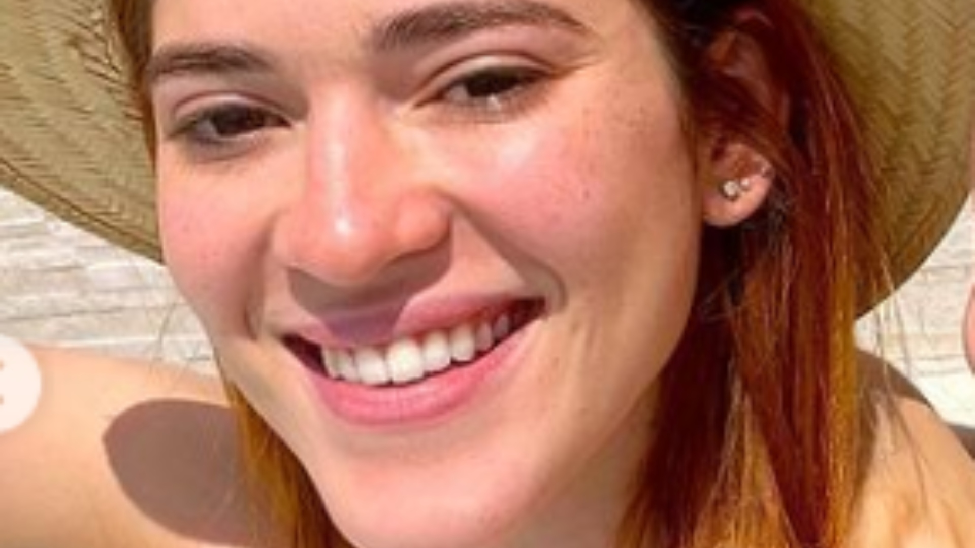 Ana Clara Lima arrasa de biquíni à beira da piscina: ‘Solzinho torando’