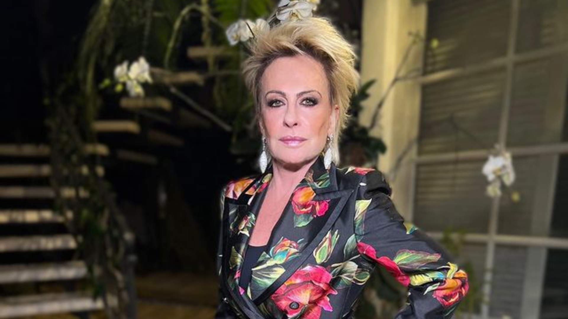 Ana Maria Braga surpreende ao montar look com terno curtinho: ”Maravilhosa”