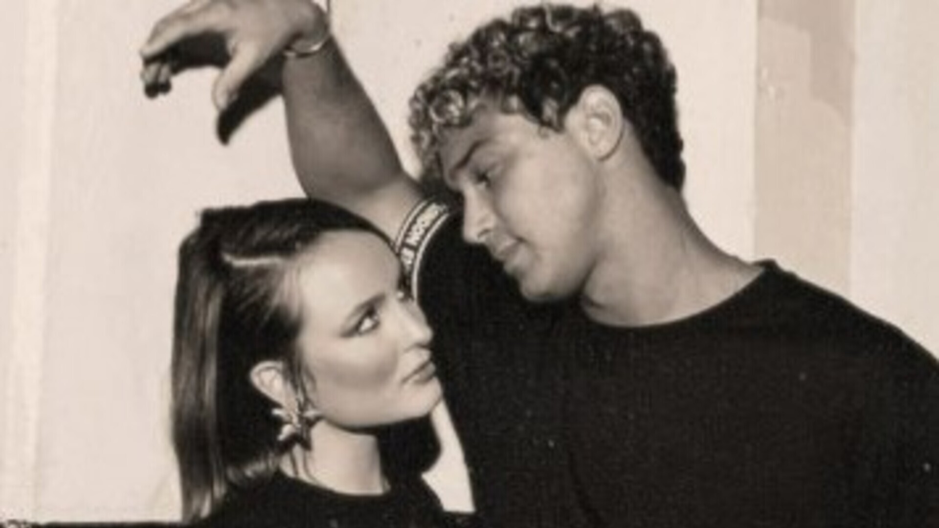 Larissa Manoela e André Luiz Frambach surgem poderosos em fotos em preto e branco