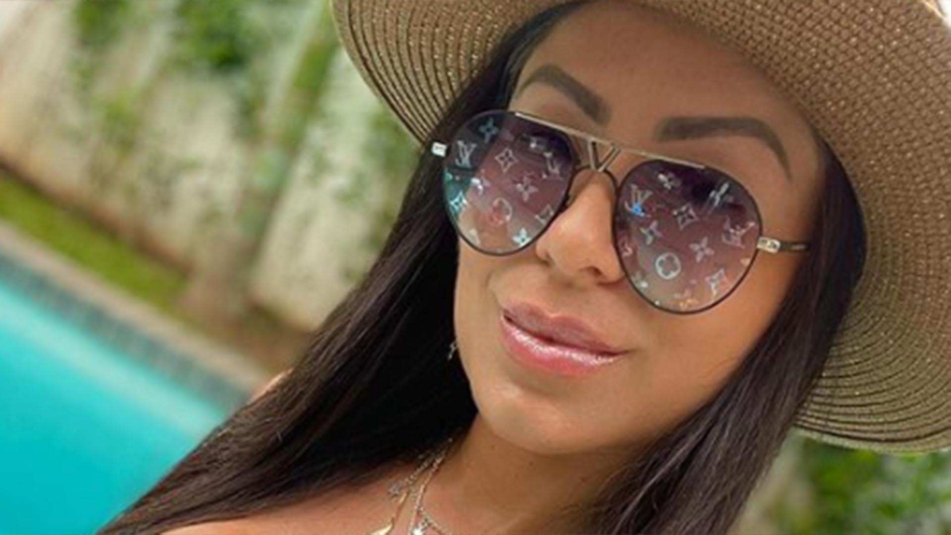 De biquíni, Andressa Ferreira Miranda exibe decote ousado