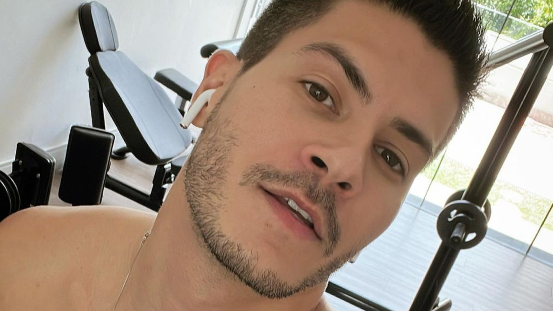 Arthur Aguiar rebate rumores sobre novela na Globo: ”Deviam escrever livro”