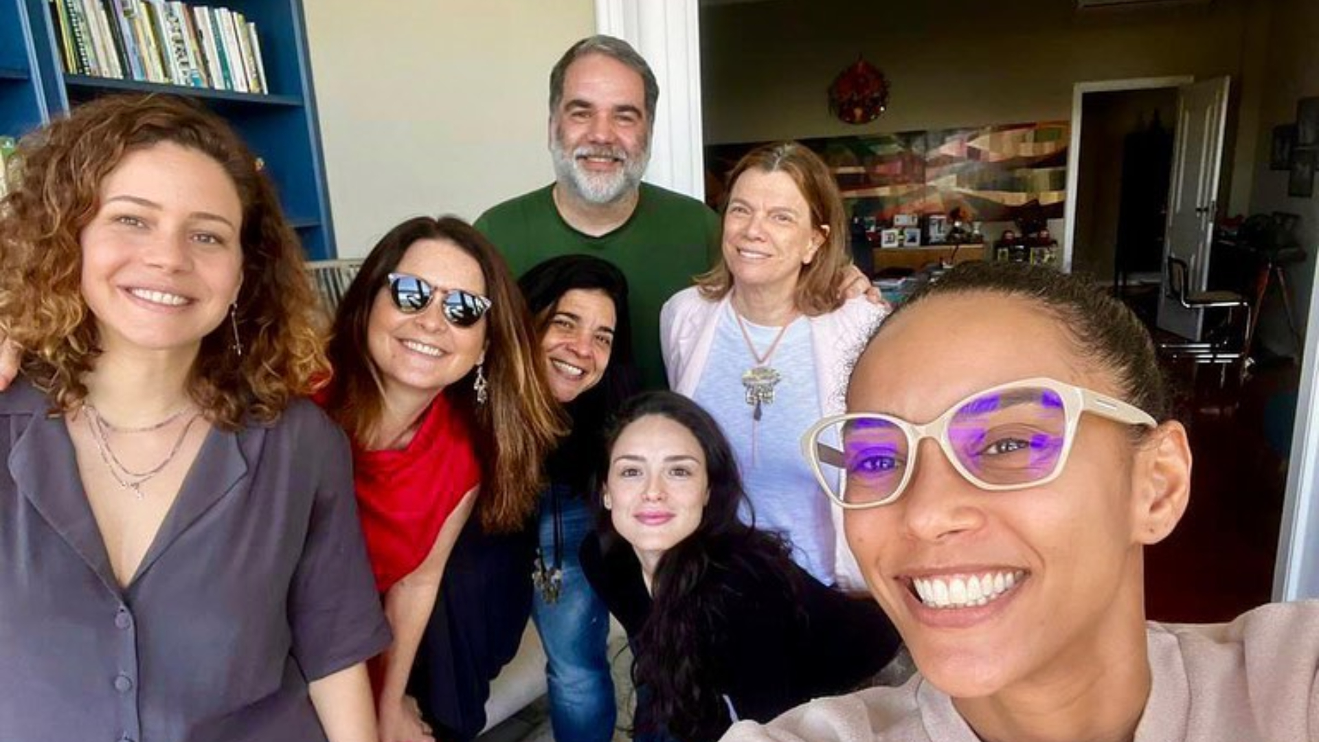 Tais Araujo, Leandra Leal, Isabelle Drummond e Cláudia Abreu surgem juntas em nova foto: ”Empreguetes reunidas”