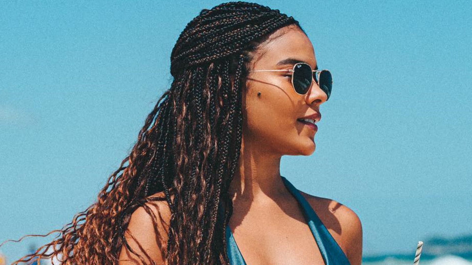 Bella Campos ostenta corpão impecável ao apostar em biquíni fininho em dia de praia: “Deusa master”