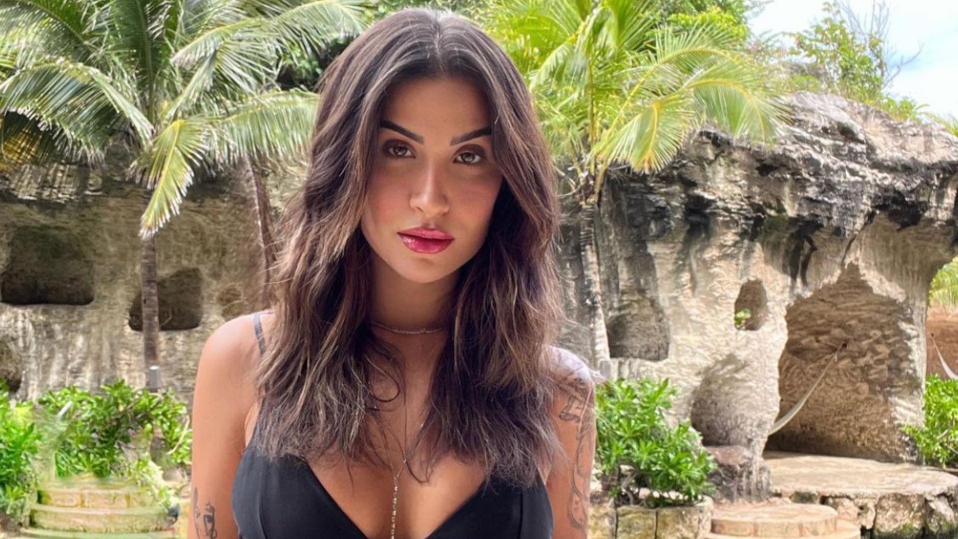 Em viagem, Bianca Andrade posa de biquíni e impressiona a web com o corpaço: “Gata”