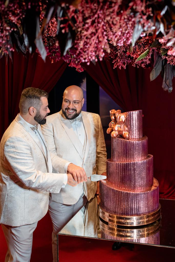 Veja a foto do bolo de casamento de Tiago Abravanel e Fernando Poli