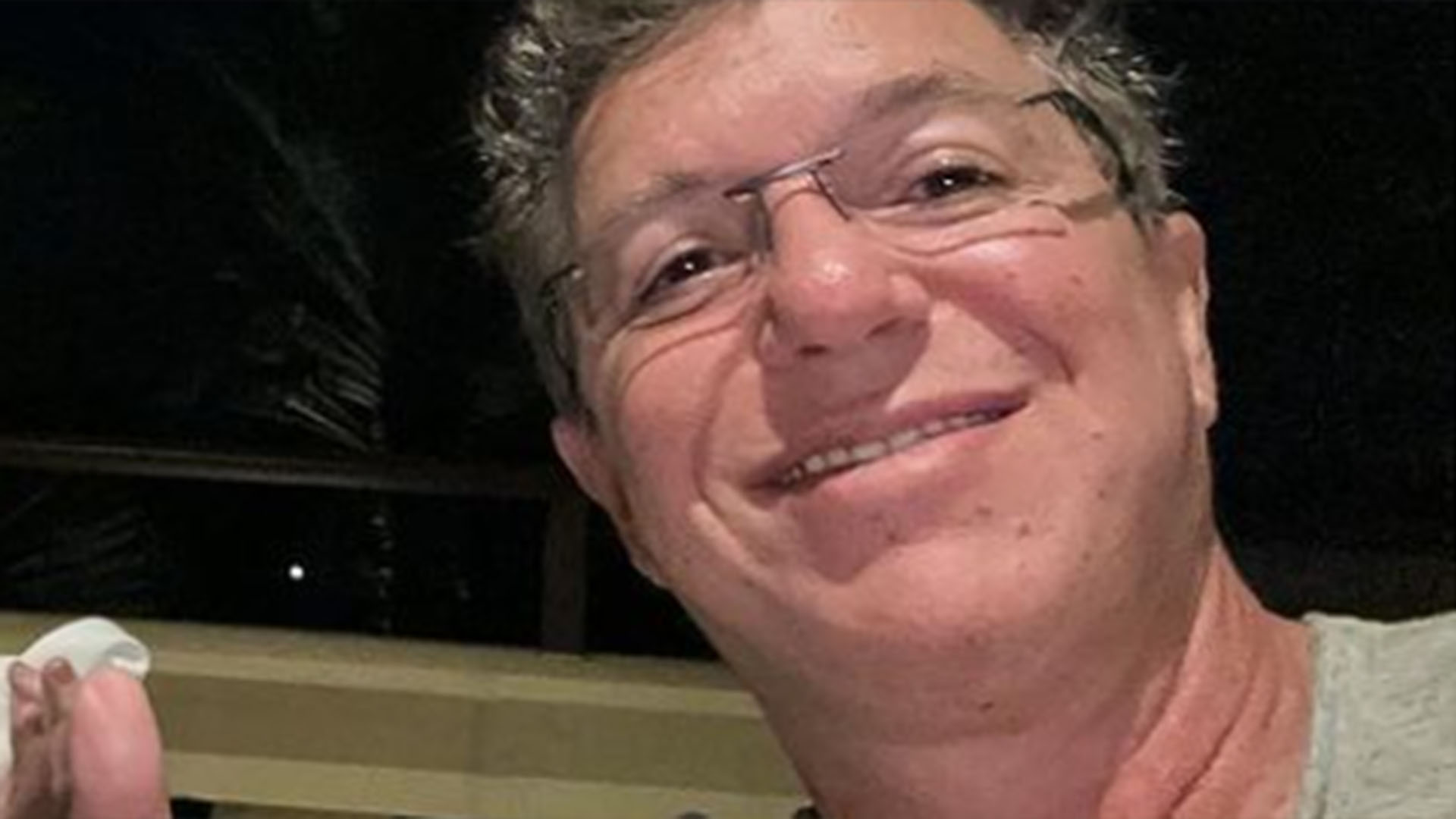 Boninho se pronuncia após o pai, Boni, ser internado às pressas
