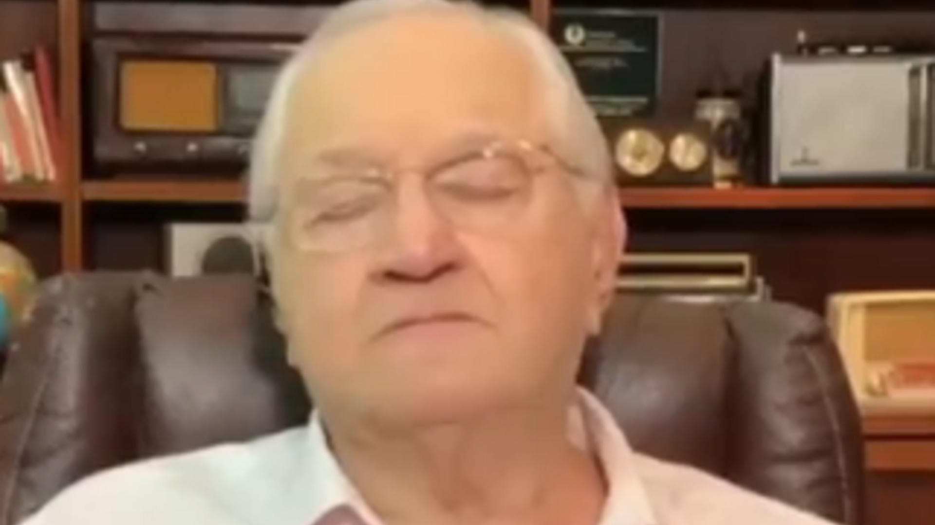 Após supostamente dormir ao vivo, Boris Casoy se explica