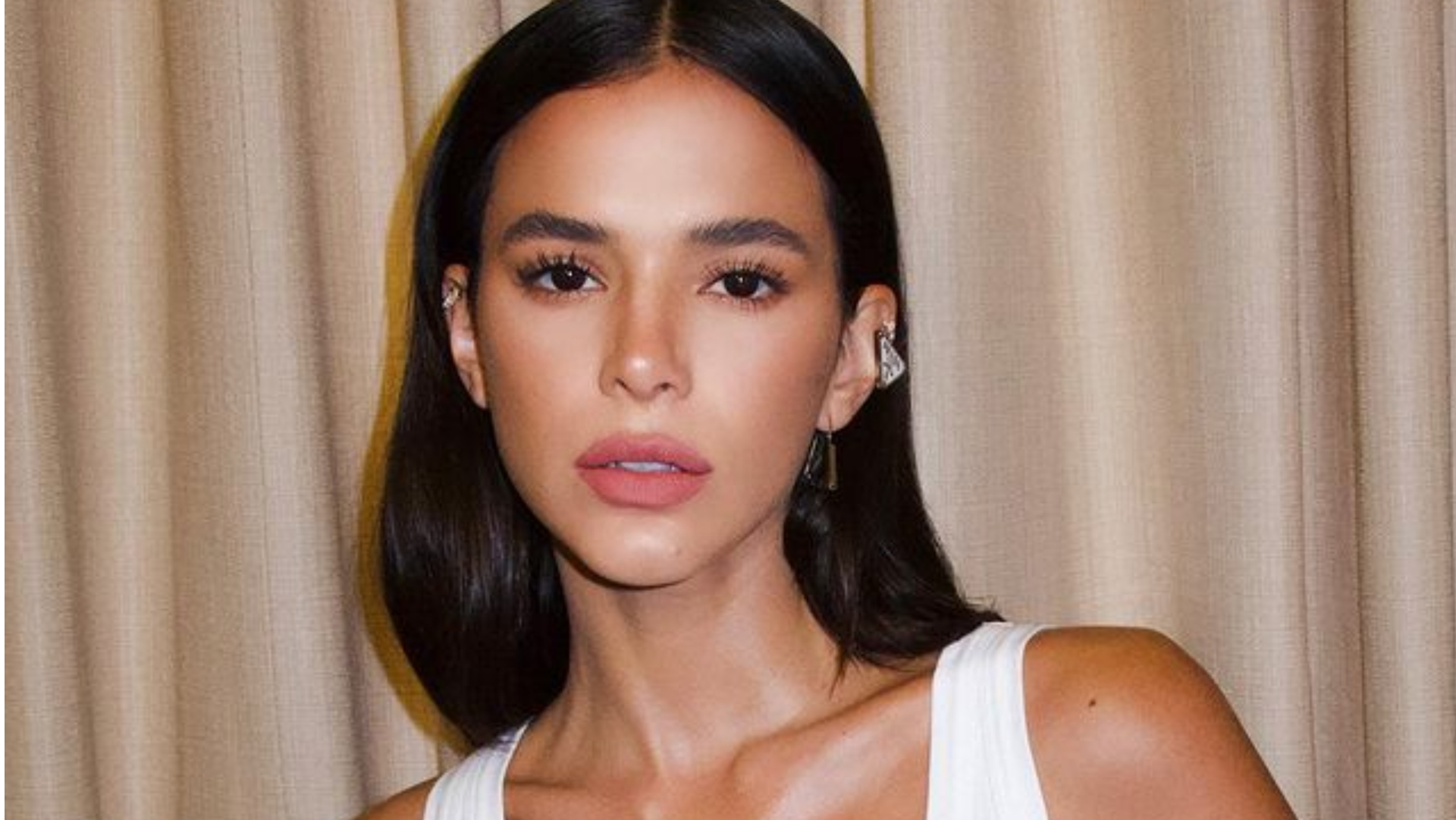Bruna Marquezine é envolvida em notícia falsa nas redes sociais e desabafa: “É crime”