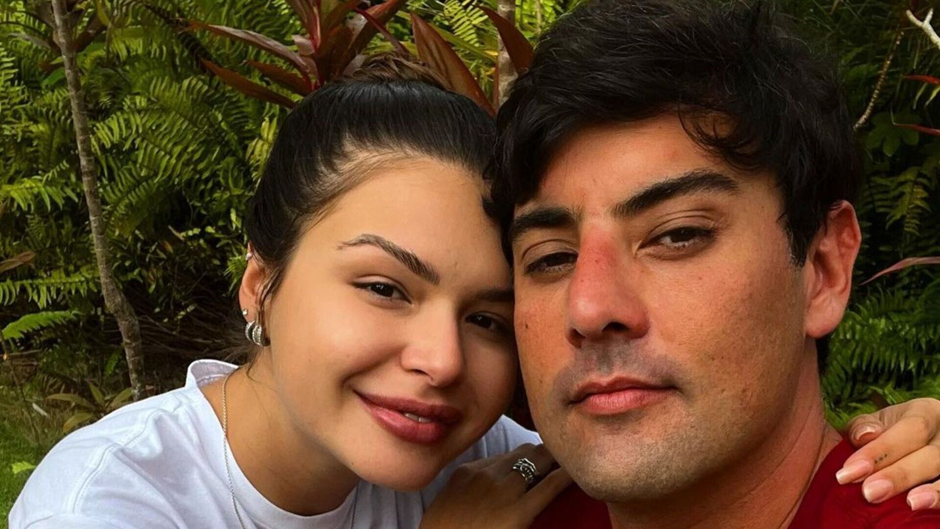 Após 15 anos viajando solteiro, Bruno De Luca explora locais românticos com a noiva grávida