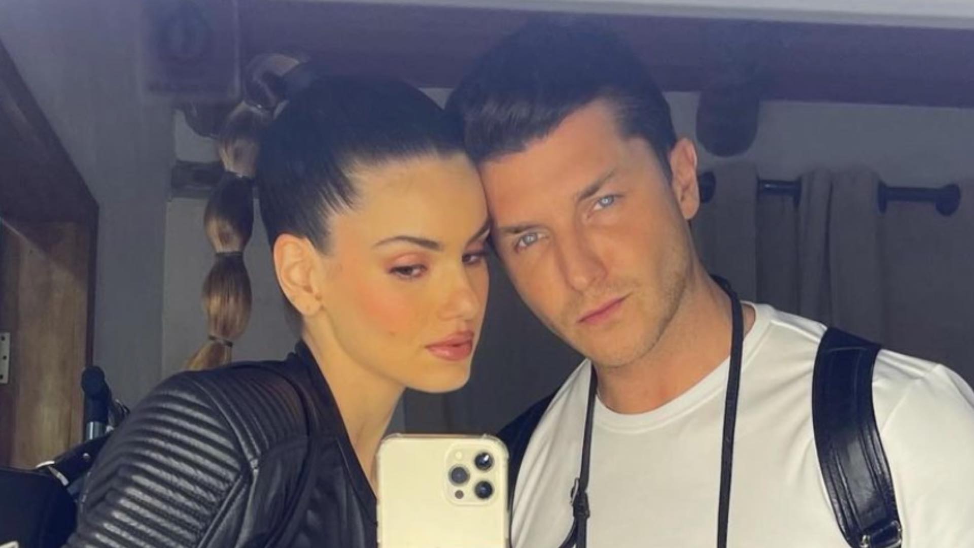 Camila Queiroz compartilha fotos ao lado de Klebber Toledo e se declara: “Meu amor”