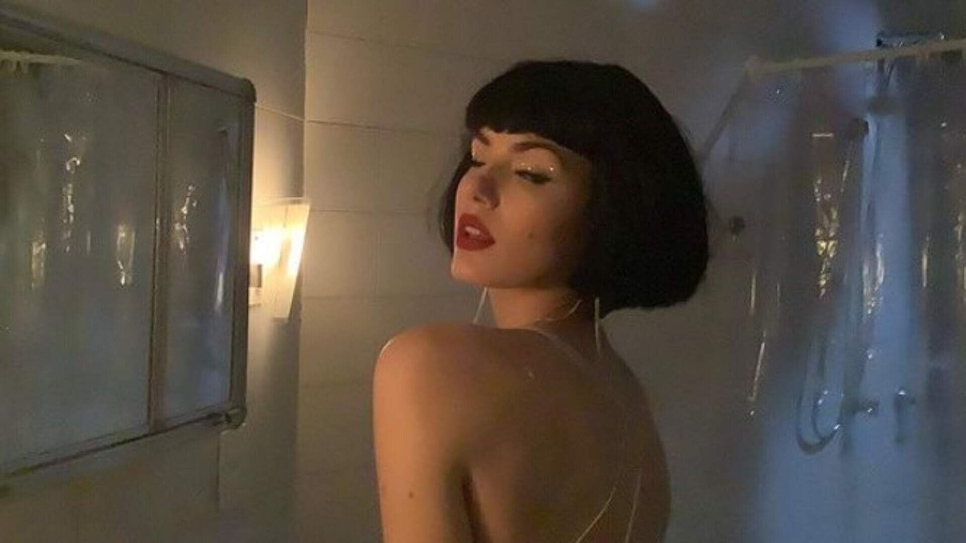 Camila Queiroz compartilha imagens dos bastidores de “Verdades Secretas 2”