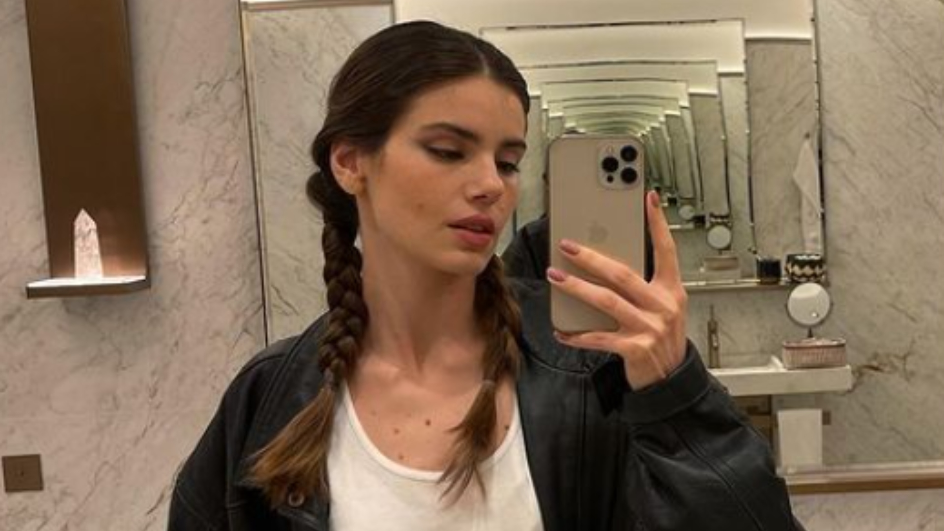 Camila Queiroz teria sido deixada de lado em estreia da Globo