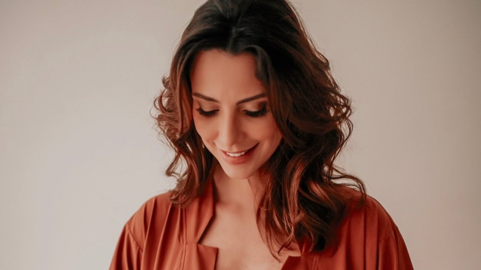 Camila Rodrigues mostra o barrigão e confessa ansiedade para o nascimento do filho: “Não demore muito”