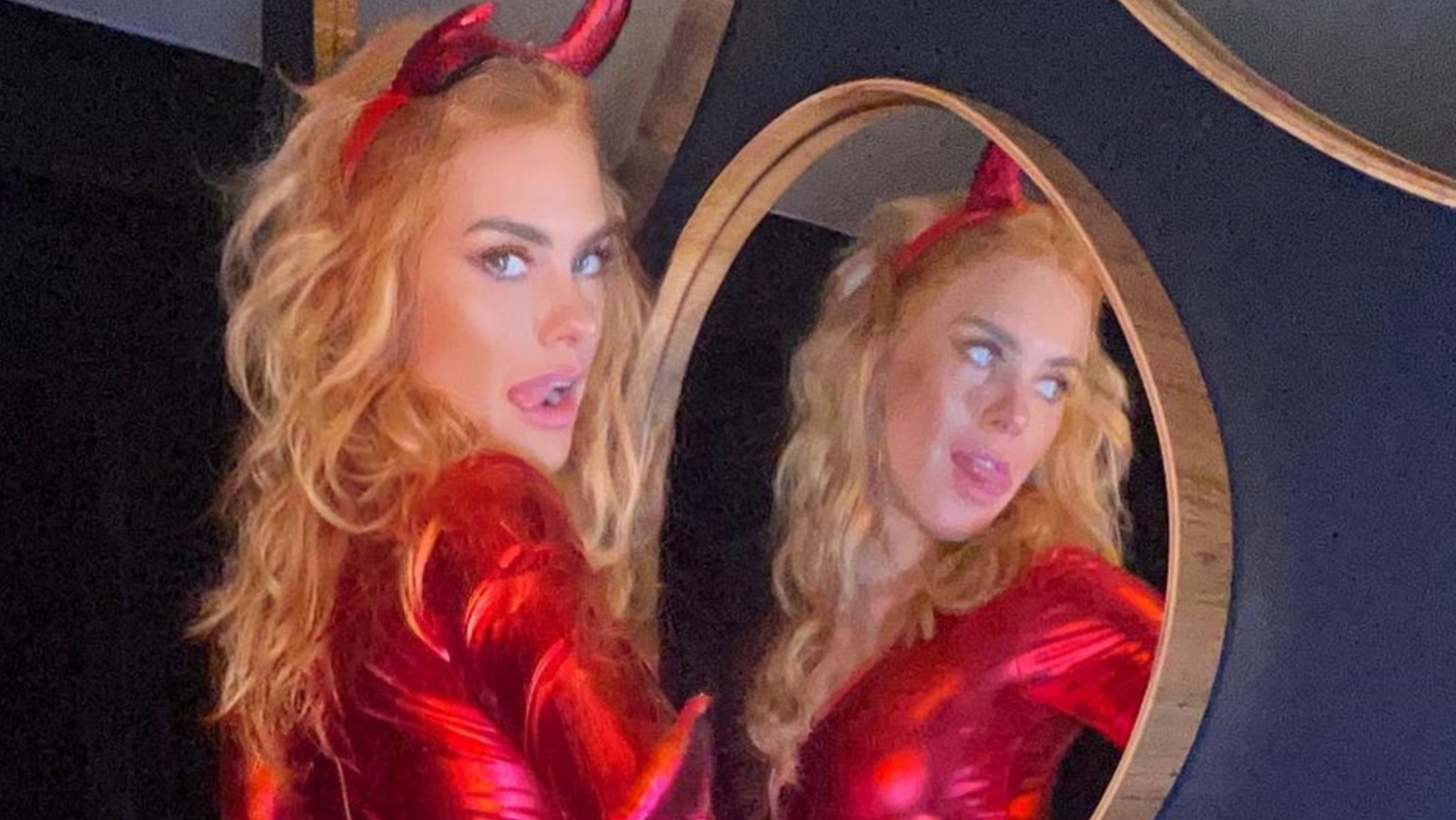 De macacão colado, Carolina Dieckmann surge arrasadora de diabinha: ”Gata demais”