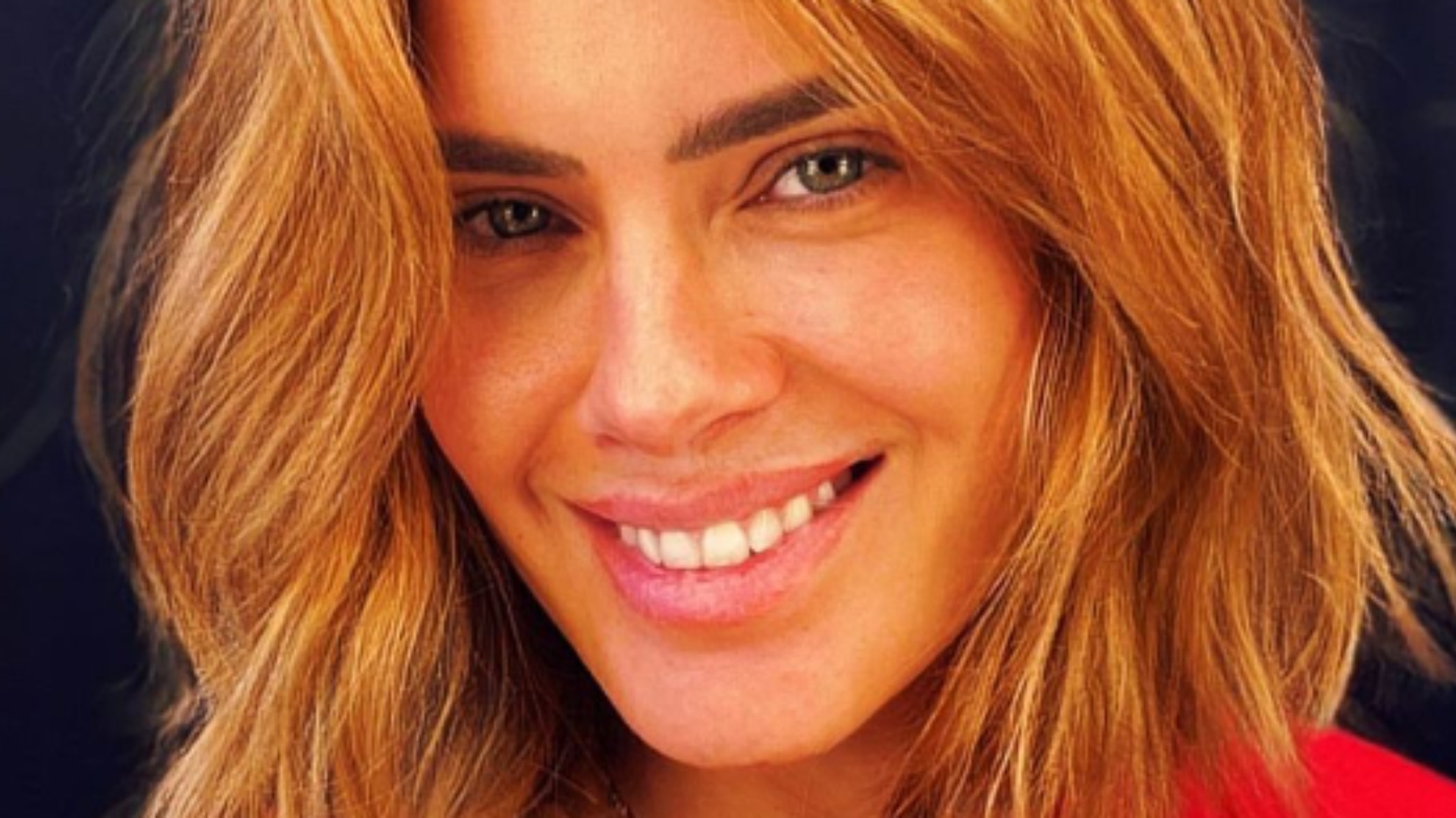Carolina Dieckmann surpreende fãs ao aparecer de visual novo