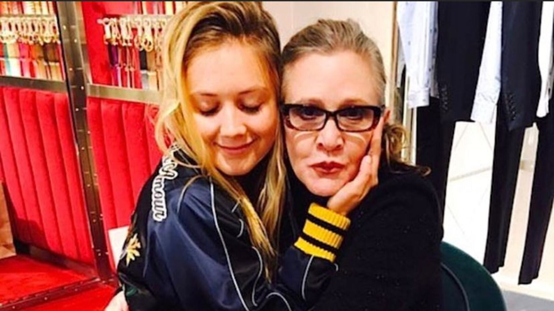 Filha de Carrie Fisher presta homenagem à mãe que completaria 66 anos