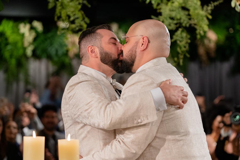 Veja a foto do bolo de casamento de Tiago Abravanel e Fernando Poli