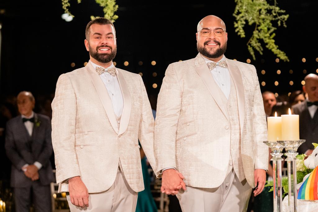 Com cerimônia luxuosa, Tiago Abravanel e Fernando Poli se casam em São Paulo