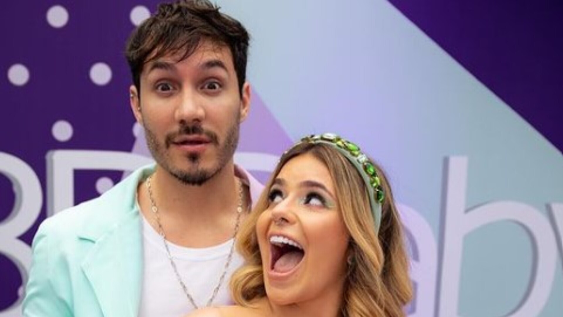 Viih Tube e Eliezer compartilham imagens do chá revelação de seu primeiro bebê nas redes sociais