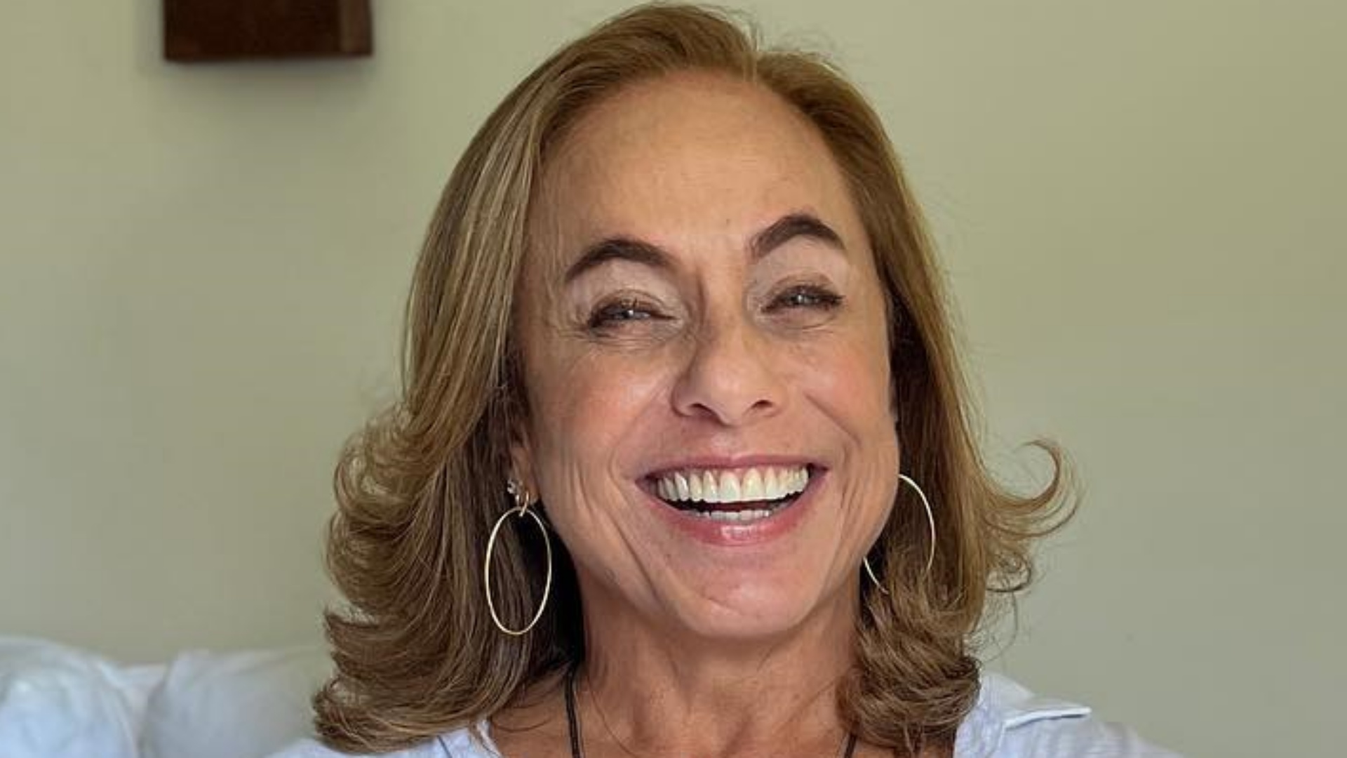 Aos 65 anos, Cissa Guimarães chama atenção ao exibir barriga sarada em clique de biquíni: “Linda”