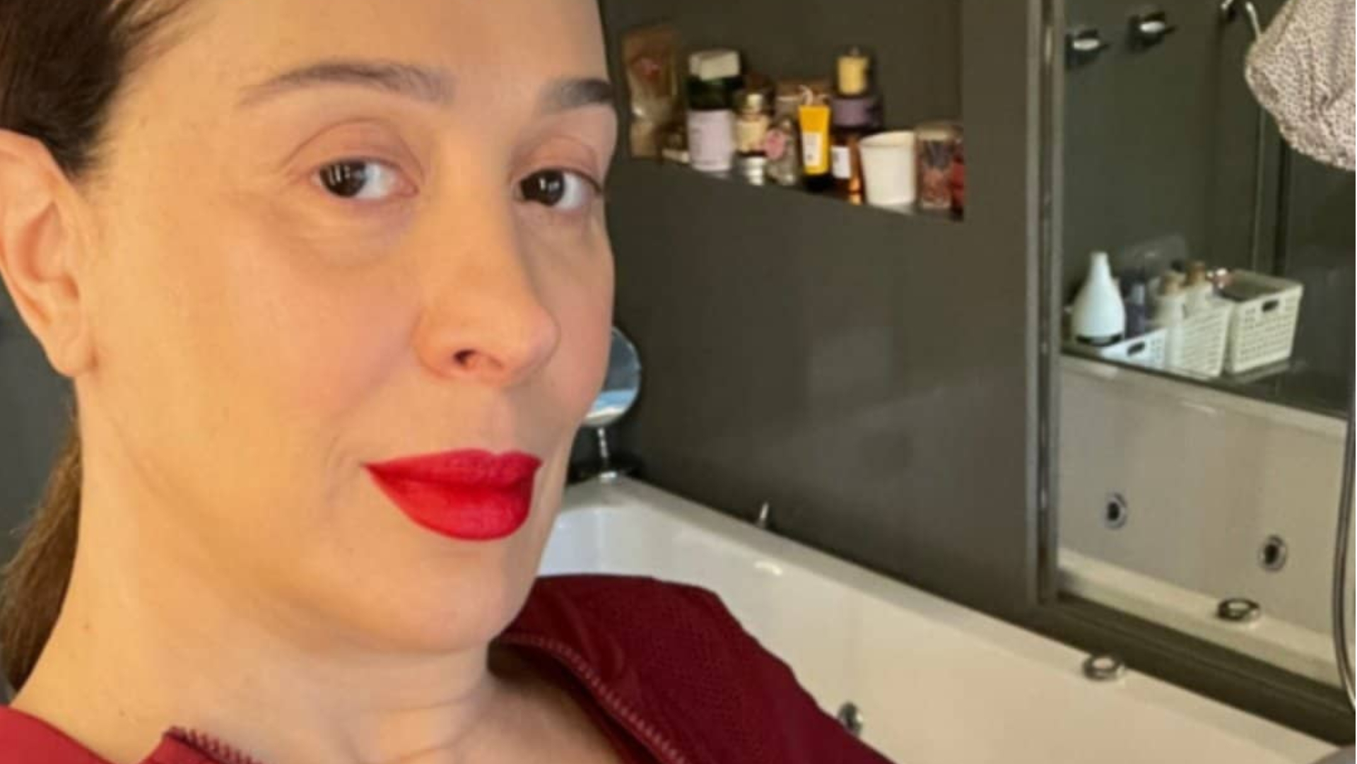 De look de ginástica, Claudia Raia exibe barrigão marcado e choca com tamanho