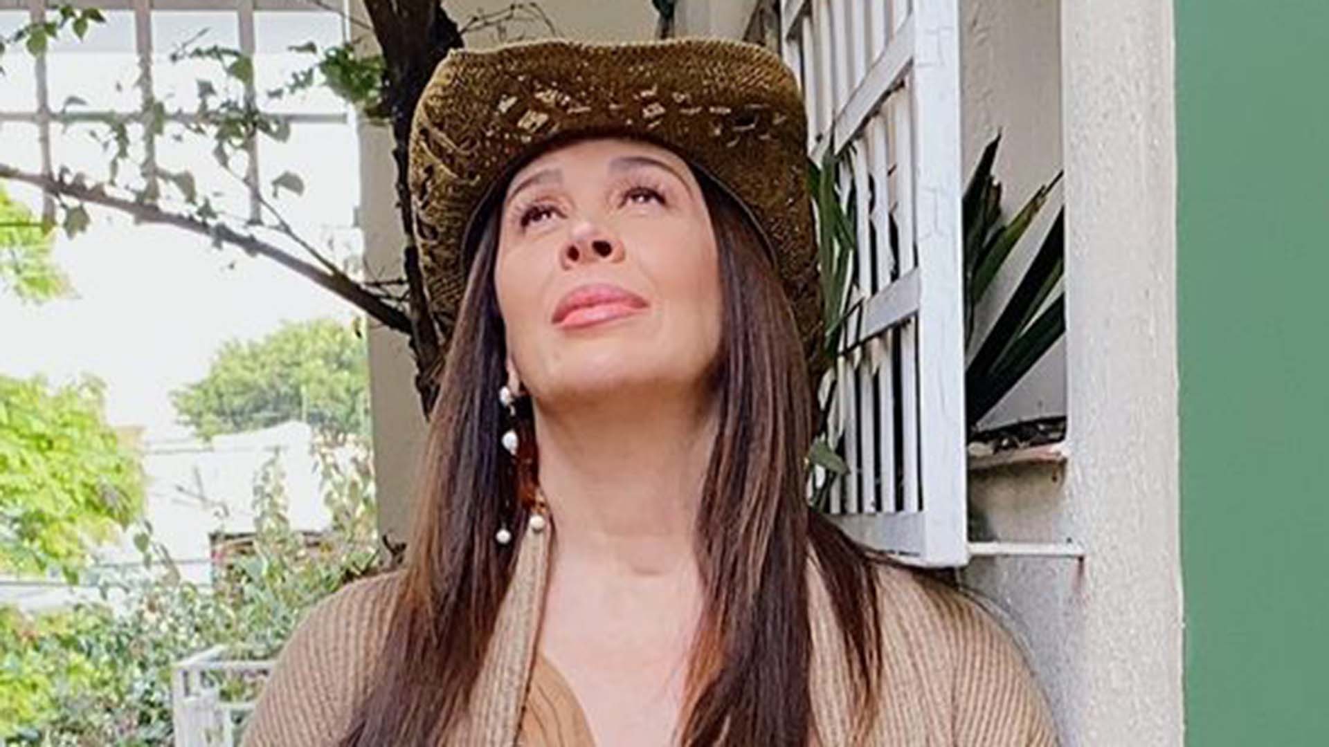 Grávida, Claudia Raia exibe a barriga ao usar look inspirado em Pantanal