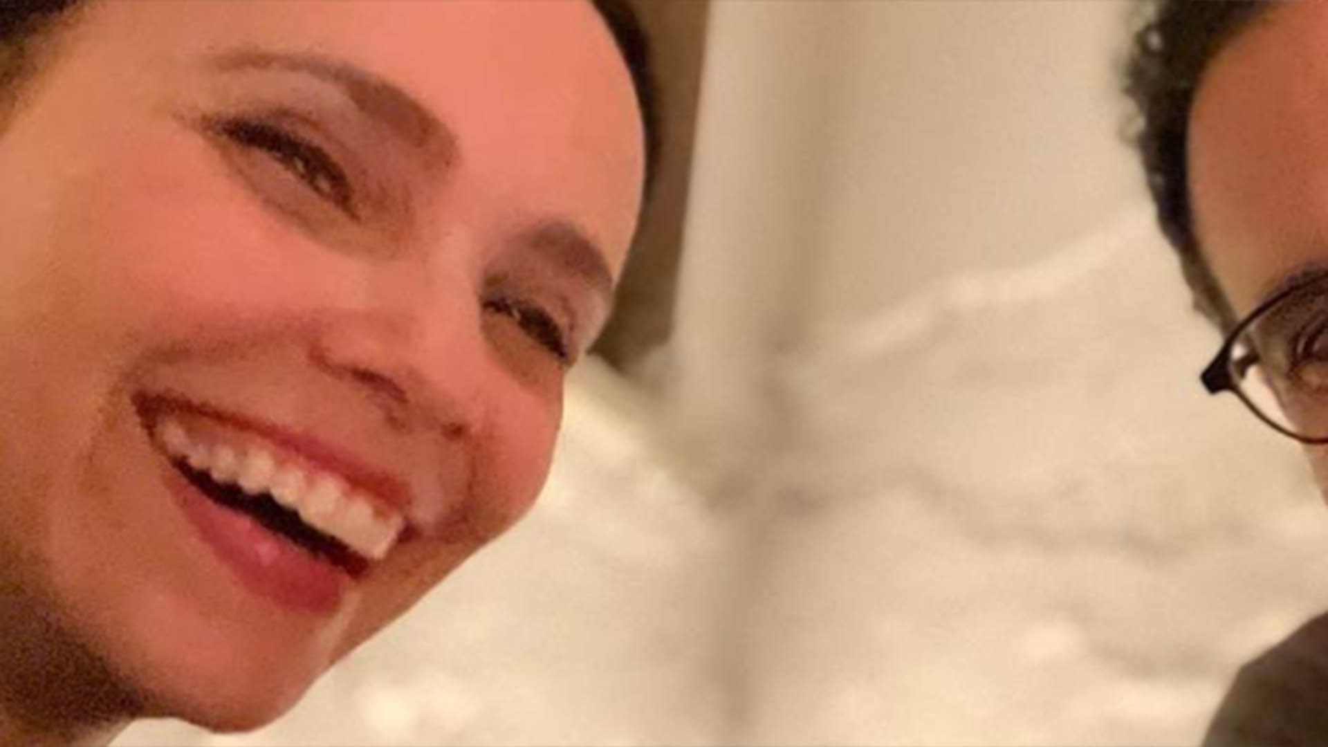 Débora Falabella exibe fotos inéditas com o namorado, Fernando Fraiha