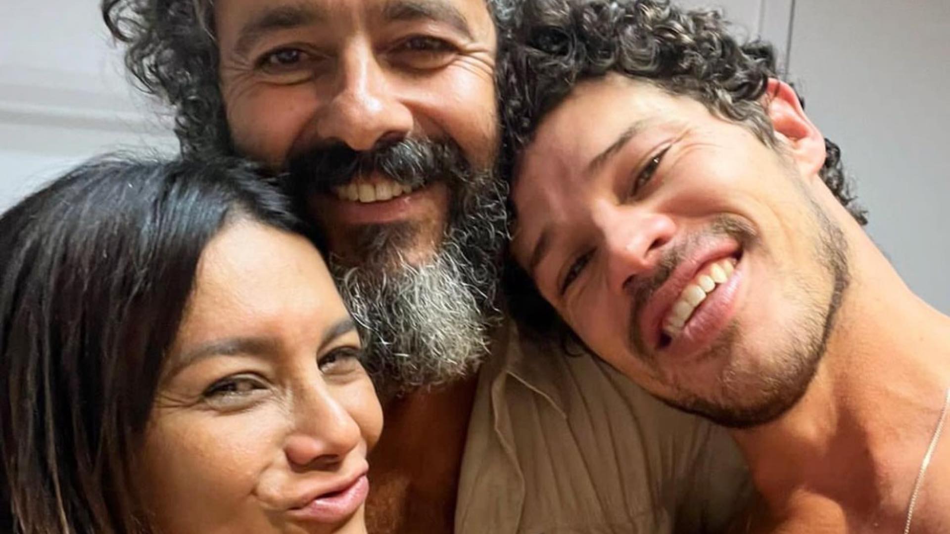 Dira Paes compartilha foto ao lado de Marcos Palmeira e José Loreto e web reage: “Já estou com saudades”