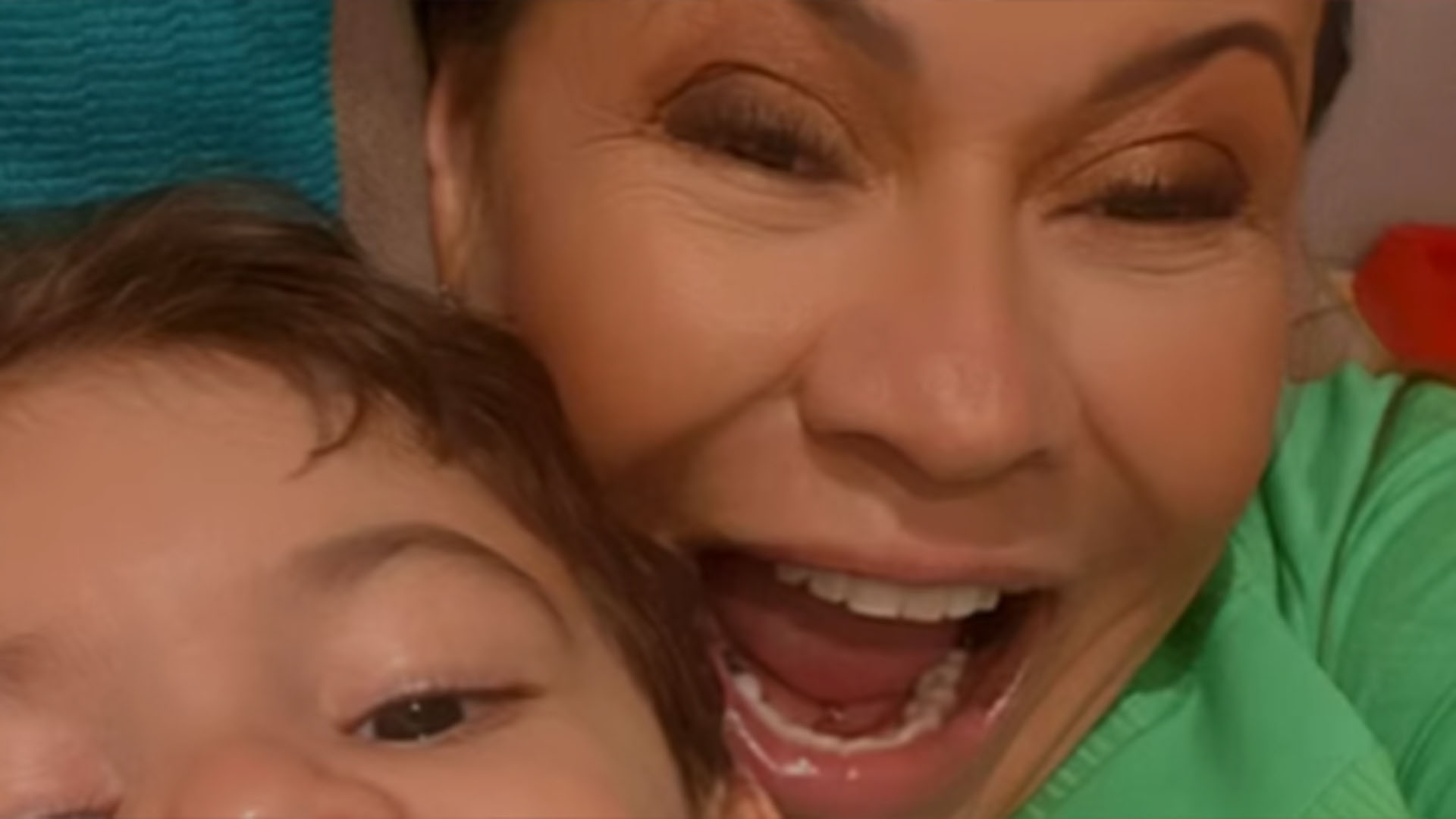 Filho de Marília Mendonça rouba a cena em foto com a avó