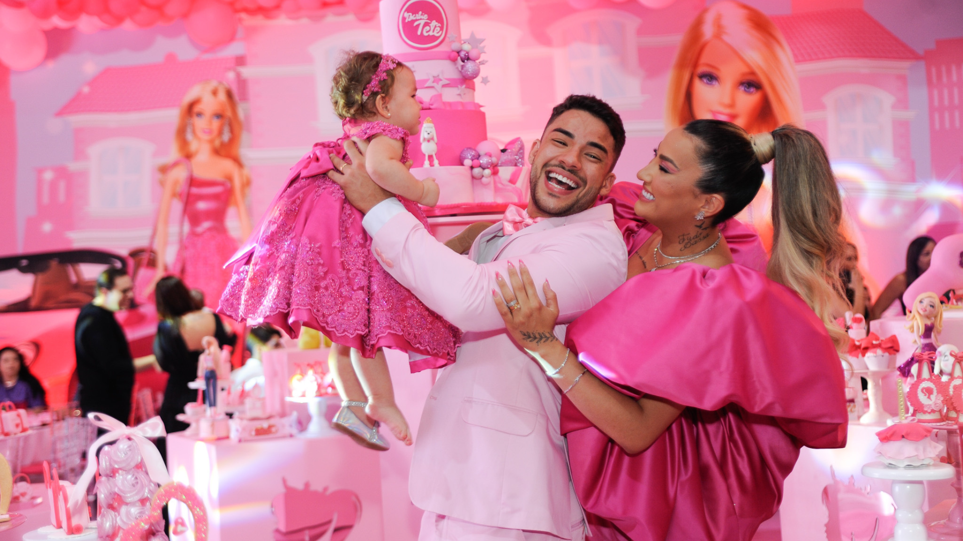 Thayse Teixeira celebra o primeiro ano da filha, Maria Tereza, com festa luxuosa